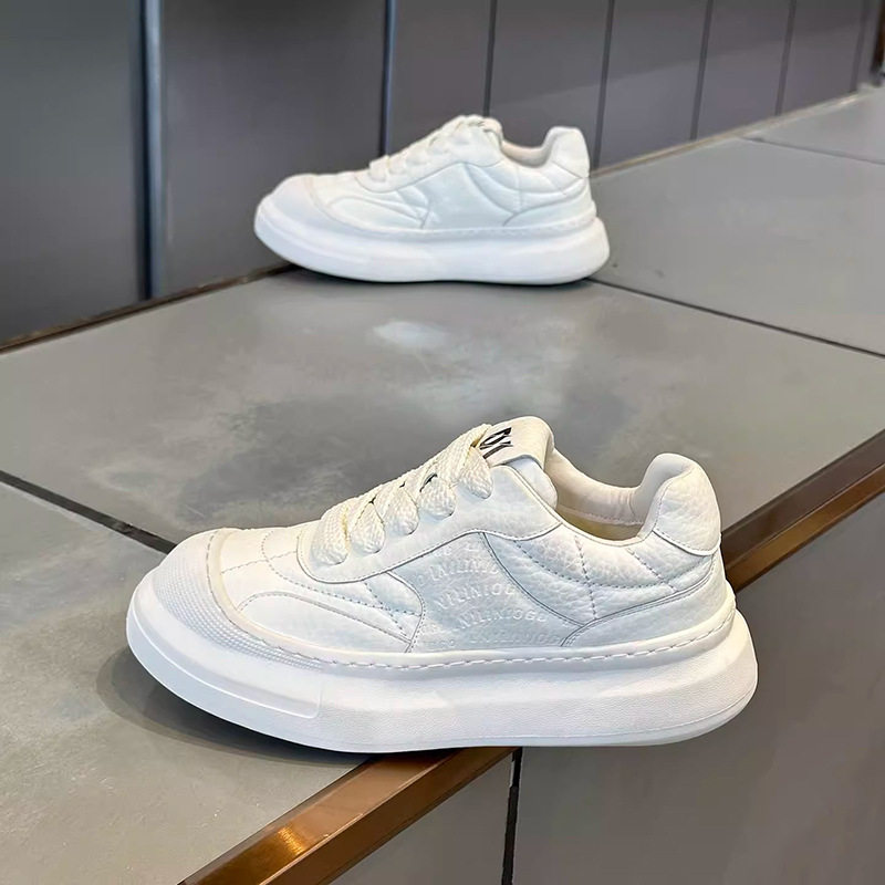 Men & Women Casual Sneakers – Lightweight Platform Shoes for Daily Wear.Comfort meets style — designed for everyday walking, commuting, and casual outfits.