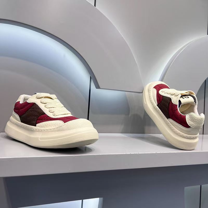 Men & Women Casual Sneakers – Lightweight Platform Shoes for Daily Wear.Comfort meets style — designed for everyday walking, commuting, and casual outfits.