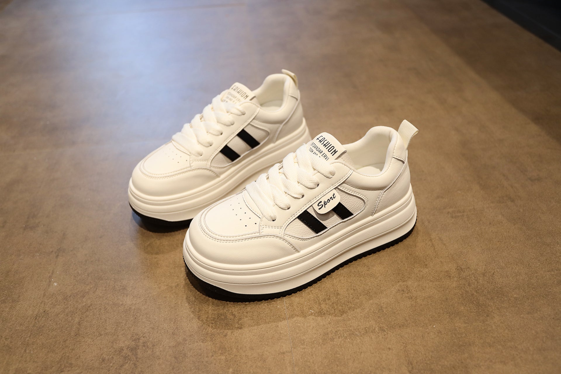 Men’s & Women’s Classic All-White Platform Sneakers – Lightweight Casual Shoes for Daily Wear