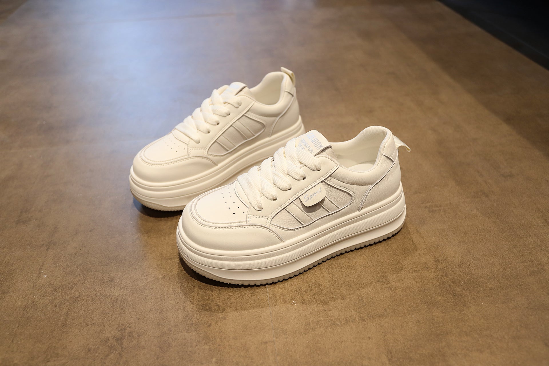 Men’s & Women’s Classic All-White Platform Sneakers – Lightweight Casual Shoes for Daily Wear