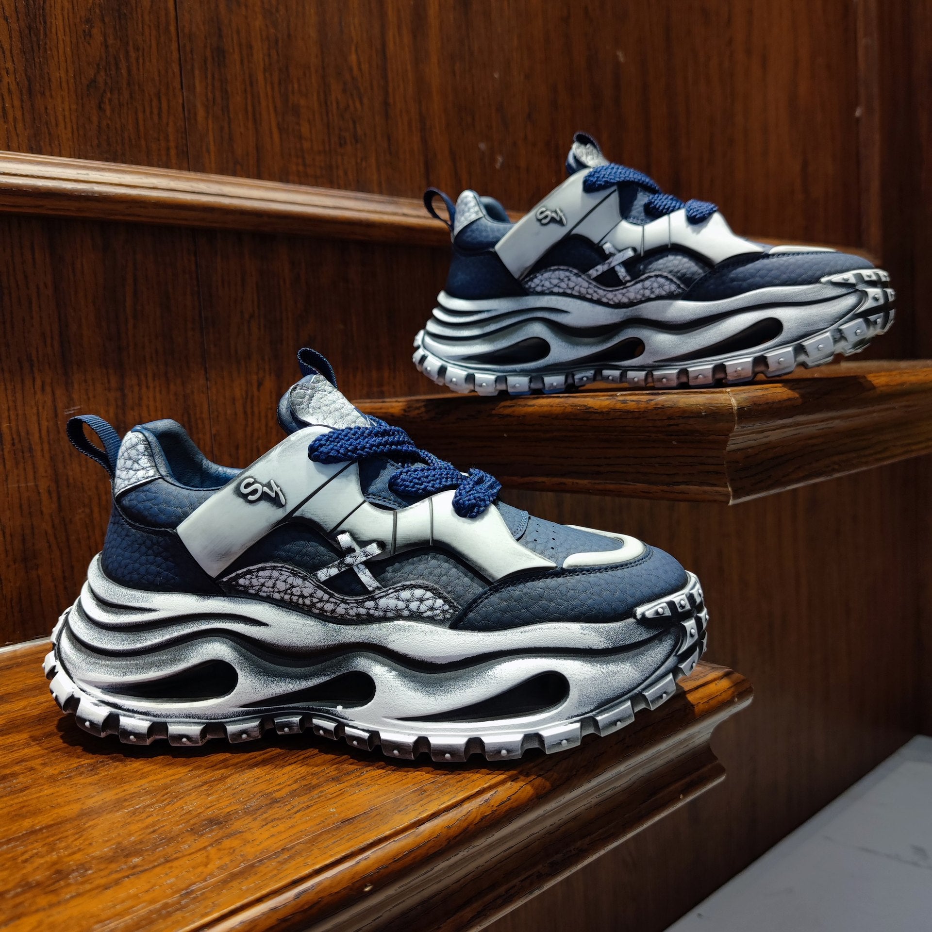 Chunky Platform Sneakers for Men & Women – Breathable Fashion Dad Shoes with Cushioned Sole.Modern chunky sneakers designed for everyday comfort, street style, and all-day support.